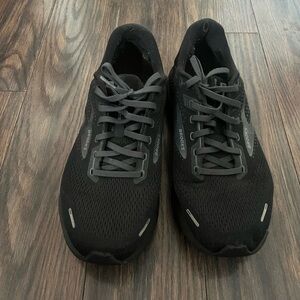 Brooks Black Running Shoes 9.5 2e